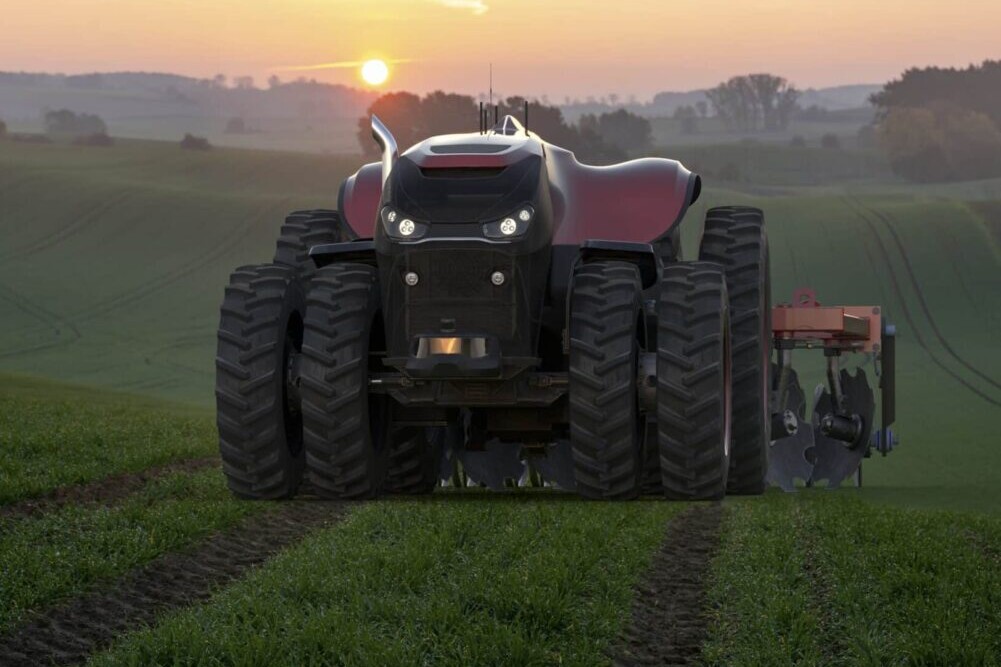 Traktor pertanian otonom selama kerja lapangan